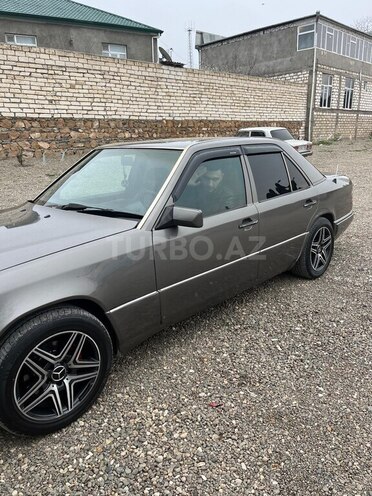 Mercedes E 300 1994, 153,000 km - 3.0 l - Qazax