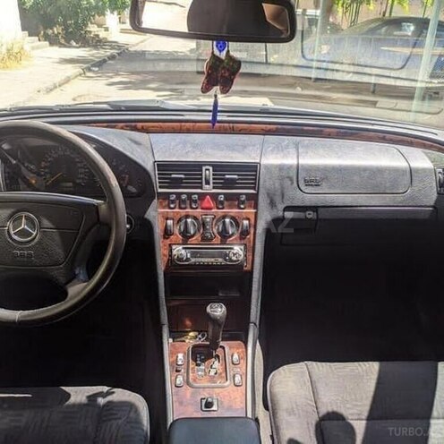 Mercedes C 220 2000, 364,000 km - 2.2 l - Kürdəmir