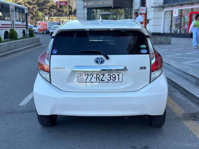 Toyota Prius C 2017, 78,000 km - 1.5 l - Bakı