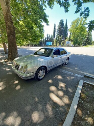 Mercedes E 230 1997, 240,000 km - 2.3 l - Mingəçevir