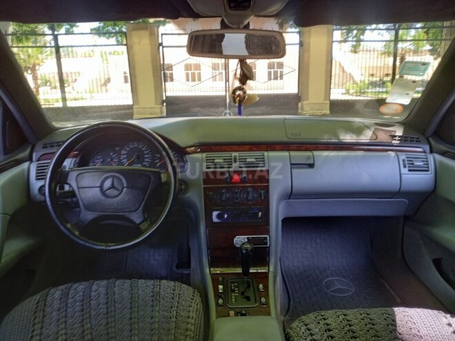 Mercedes E 230 1997, 240,000 km - 2.3 l - Mingəçevir