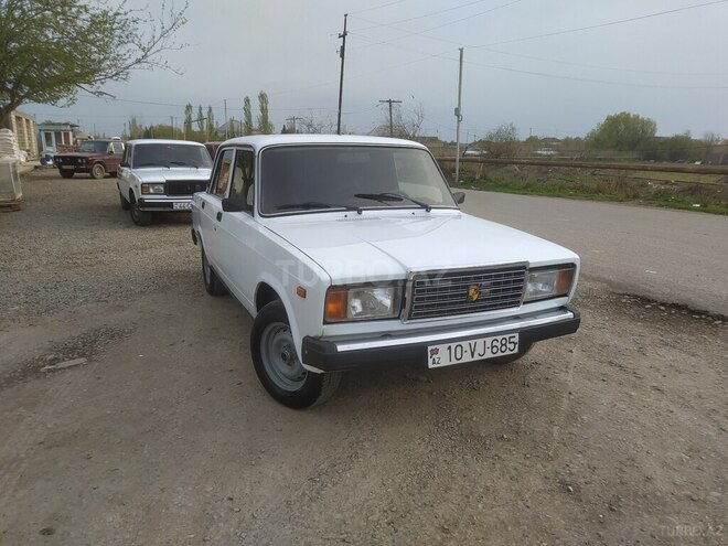 LADA (VAZ) 2107 2007, 87,600 km - 1.6 л - Salyan