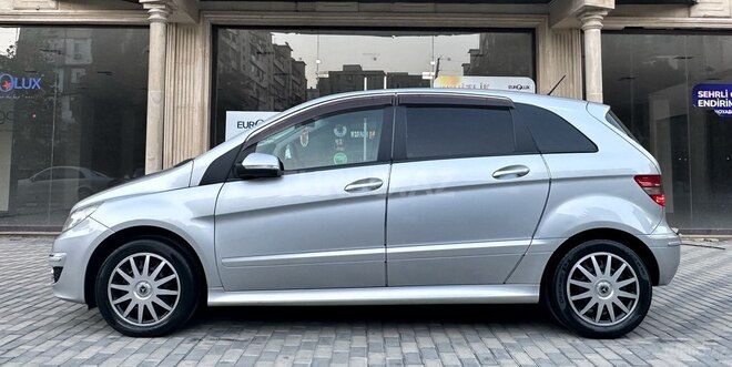 Mercedes B 180 2009, 99,000 km - 1.7 л - Bakı