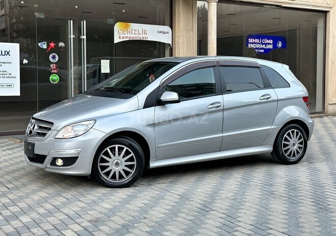 Mercedes B 180 2009, 99,000 km - 1.7 л - Bakı