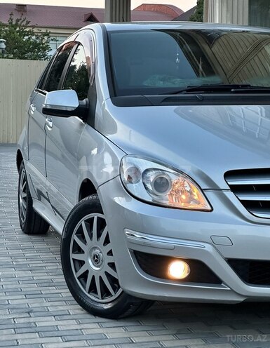 Mercedes B 180 2009, 99,000 km - 1.7 л - Bakı