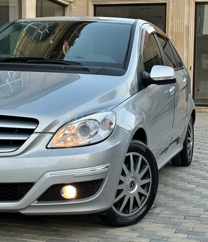 Mercedes B 180 2009, 99,000 km - 1.7 л - Bakı