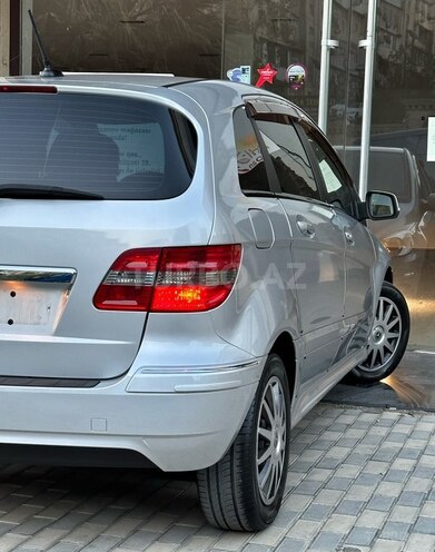 Mercedes B 180 2009, 99,000 km - 1.7 л - Bakı