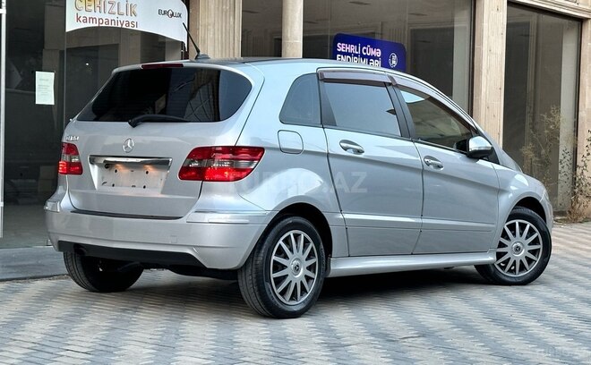 Mercedes B 180 2009, 99,000 km - 1.7 л - Bakı