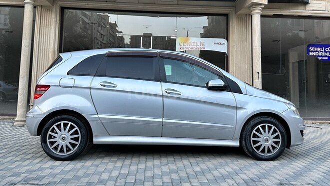 Mercedes B 180 2009, 99,000 km - 1.7 л - Bakı