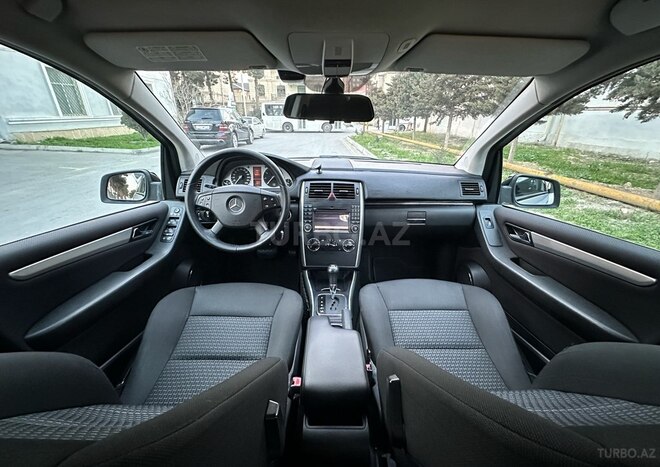 Mercedes B 180 2009, 99,000 km - 1.7 л - Bakı