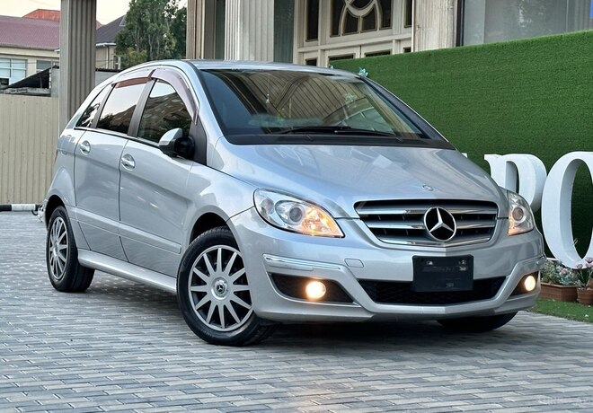 Mercedes B 180 2009, 99,000 km - 1.7 л - Bakı