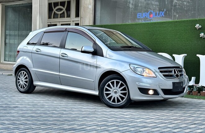 Mercedes B 180 2009, 99,000 km - 1.7 л - Bakı