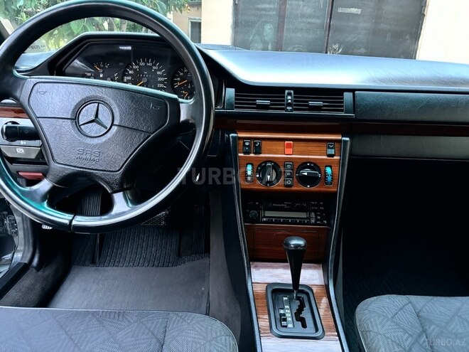 Mercedes E 220 1994, 285,000 km - 2.2 l - Bakı
