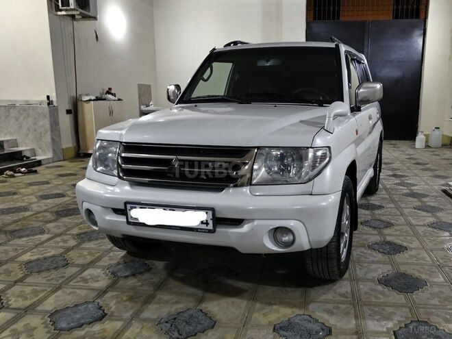 Mitsubishi Pajero io