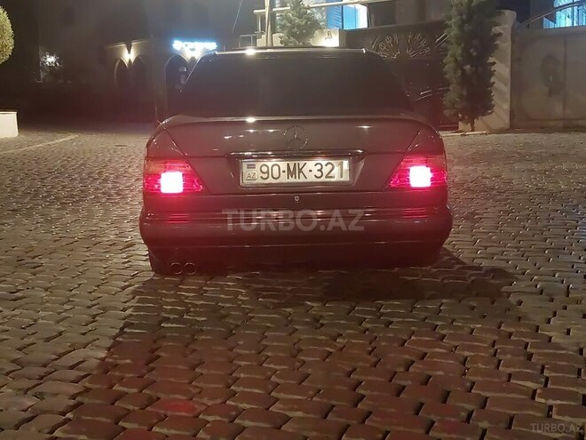 Mercedes E 220 1994, 300,000 km - 2.2 l - Bakı