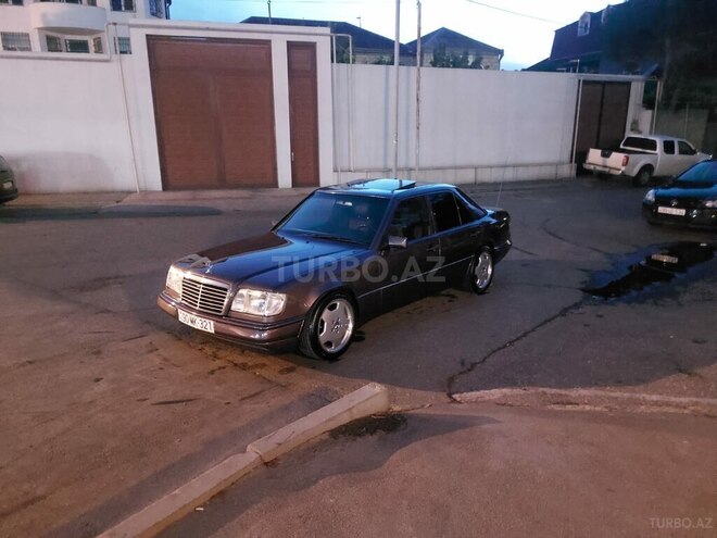 Mercedes E 220 1994, 300,000 km - 2.2 l - Bakı