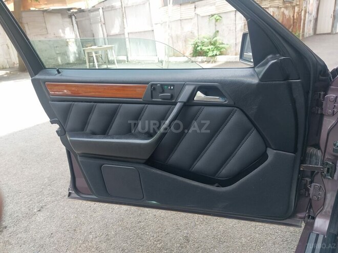 Mercedes E 220 1994, 300,000 km - 2.2 l - Bakı