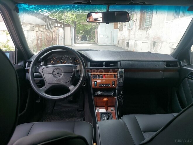 Mercedes E 220 1994, 300,000 km - 2.2 l - Bakı