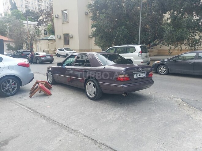 Mercedes E 220 1994, 300,000 km - 2.2 l - Bakı