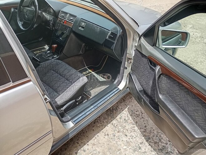 Mercedes C 200 1995, 320,000 km - 2.0 л - Bakı