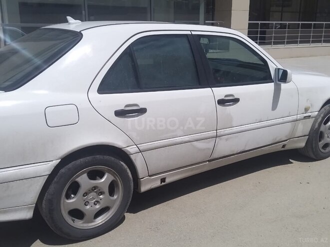 Mercedes C 220 d 1999, 418,000 km - 2.2 л - İmişli