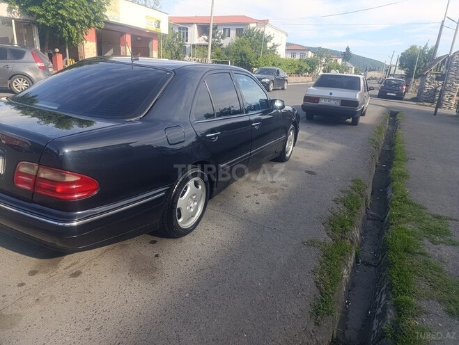Mercedes E 240 2000, 255,334 km - 2.4 л - Qax
