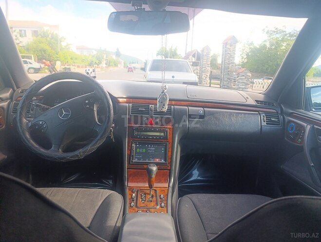 Mercedes E 240 2000, 255,334 km - 2.4 л - Qax