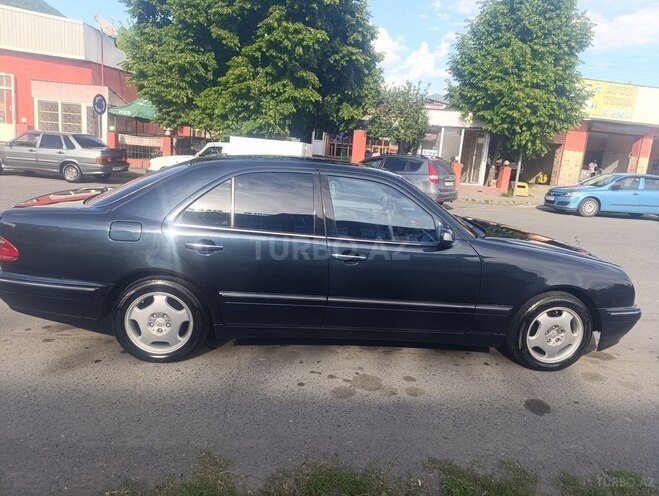 Mercedes E 240 2000, 255,334 km - 2.4 л - Qax