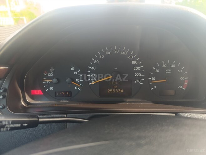 Mercedes E 240 2000, 255,334 km - 2.4 л - Qax