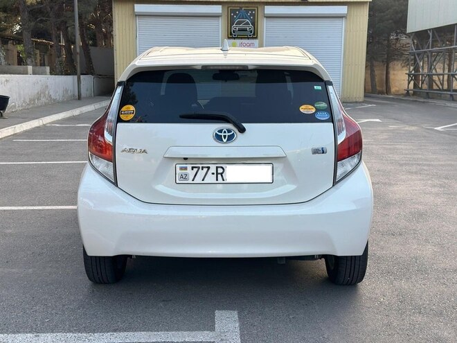 Toyota Prius C 2016, 116,000 km - 1.5 l - Bakı