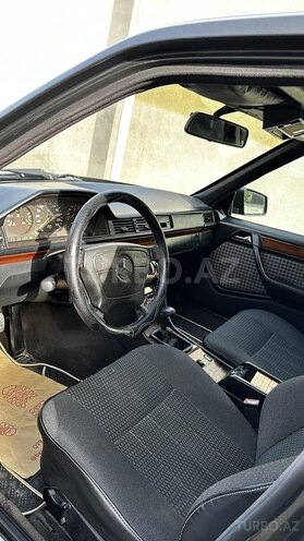 Mercedes E 220 1994, 469,000 km - 2.2 l - Quba