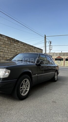 Mercedes E 220 1994, 469,000 km - 2.2 l - Quba