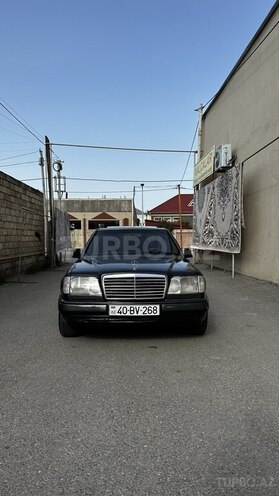 Mercedes E 220 1994, 469,000 km - 2.2 l - Quba