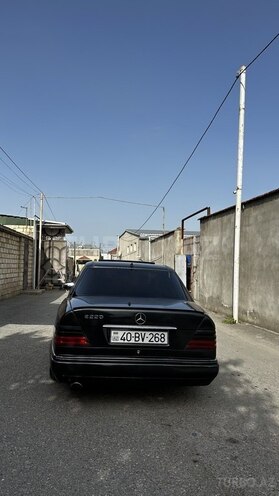 Mercedes E 220 1994, 469,000 km - 2.2 l - Quba