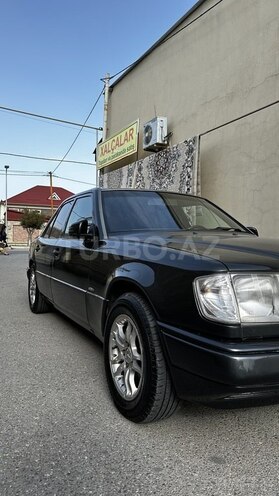 Mercedes E 220 1994, 469,000 km - 2.2 l - Quba