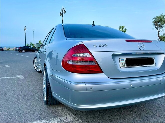 Mercedes E 320