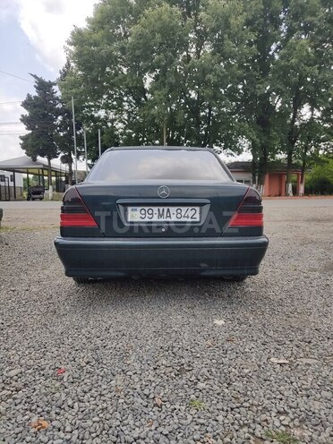 Mercedes C 200