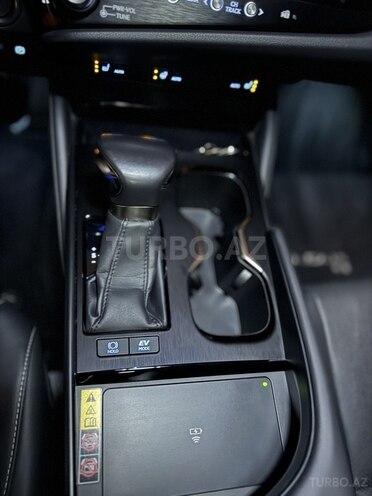 Lexus ES 300h 2022, 24,500 km - 2.5 l - Bakı