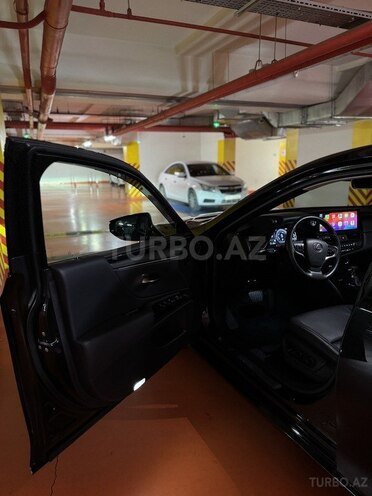 Lexus ES 300h 2022, 24,500 km - 2.5 l - Bakı