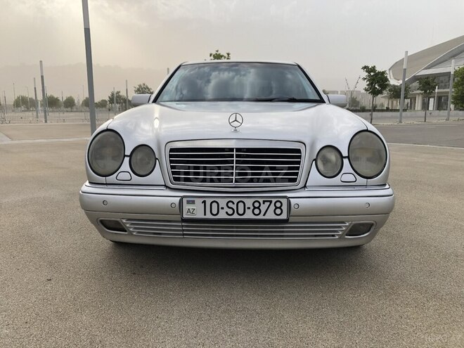 Mercedes E 240