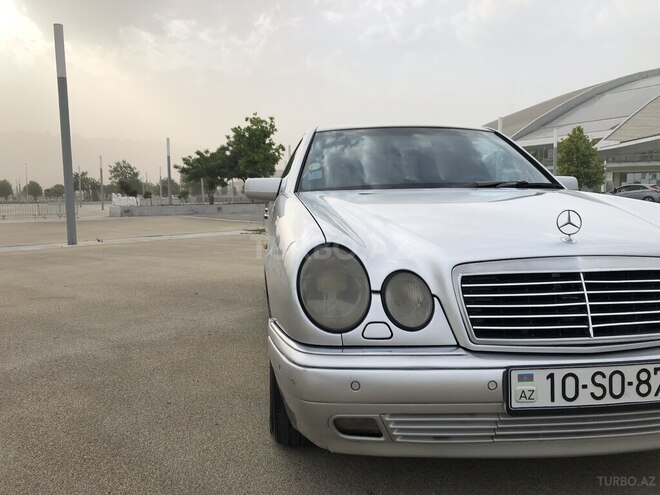 Mercedes E 240