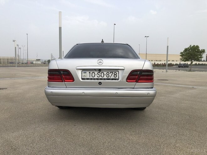 Mercedes E 240