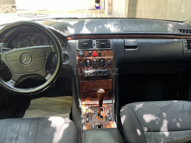 Mercedes E 240 1999, 236,121 km - 2.4 l - Gəncə