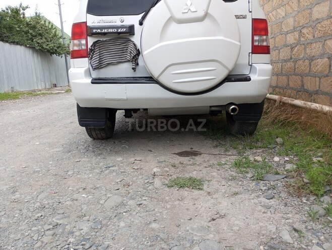 Mitsubishi Pajero io