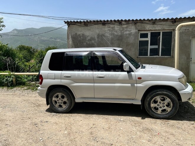 Mitsubishi Pajero io