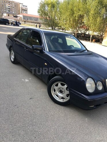 Mercedes E 230