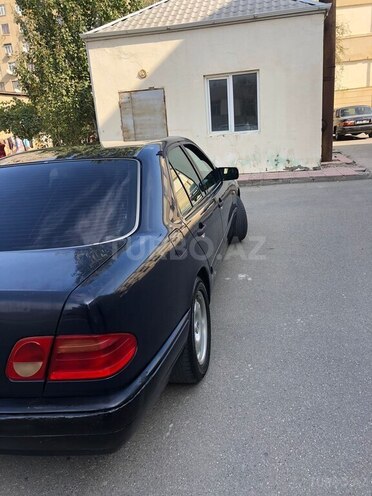 Mercedes E 230