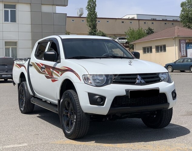 Mitsubishi L200 2014, 167,243 km - 2.5 l - Bakı
