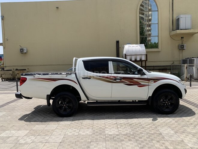 Mitsubishi L200 2014, 167,243 km - 2.5 l - Bakı