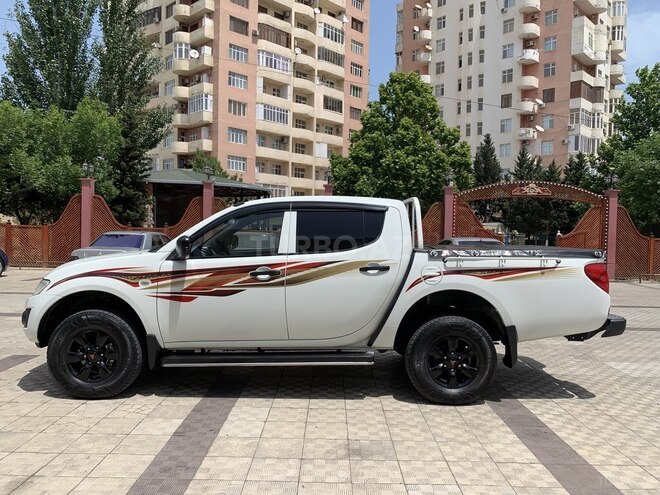 Mitsubishi L200 2014, 167,243 km - 2.5 l - Bakı